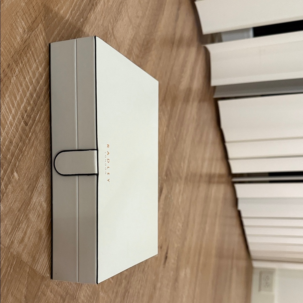 Radley London Ivory Gift Box - Picture 2 of 3